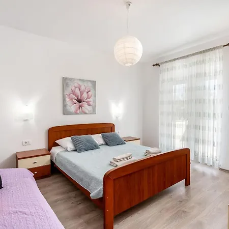 With Parking Space Nin, Zadar - 5797 דירה *