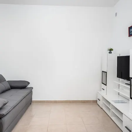 With Parking Space Nin, Zadar - 5797 דירה