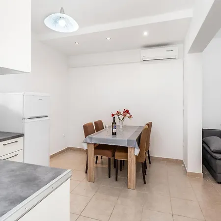 With Parking Space Nin, Zadar - 5797 شقة *