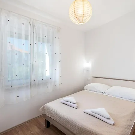 With Parking Space Nin, Zadar - 5797 شقة