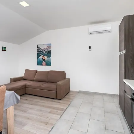 With Parking Space Nin, Zadar - 5797 דירה