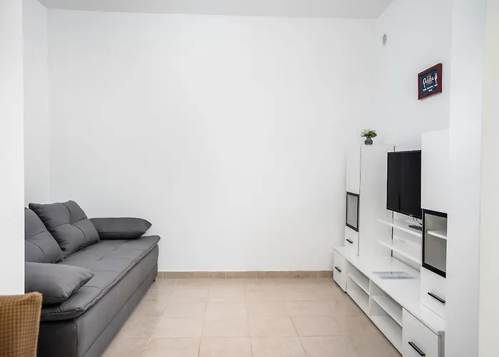 With Parking Space Nin, Zadar - 5797 شقة