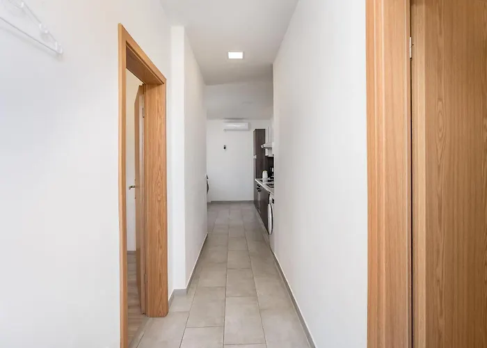 With Parking Space Nin, Zadar - 5797 شقة