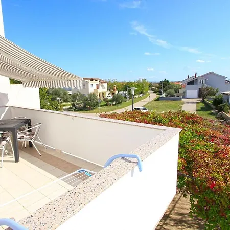 With A Parking Space Nin, Zadar - 5797 شقة